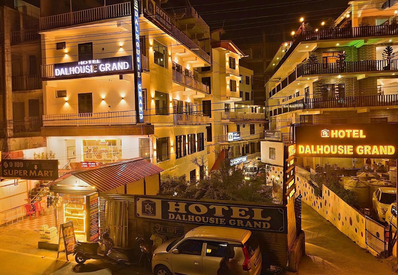 Hotel Dalhousie Grand exterior